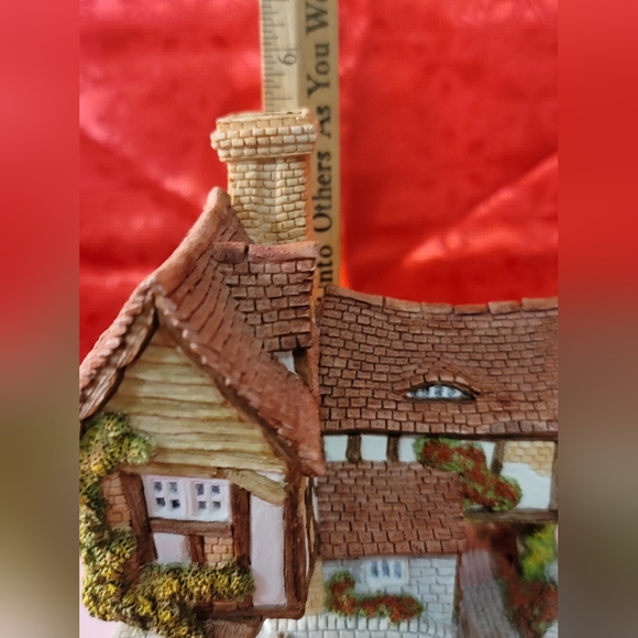 Tom Fools Cottage David Winter Cottages TOM FOOL'S COTTAGE #9 ISSUED 1991 - Picture 9 of 10